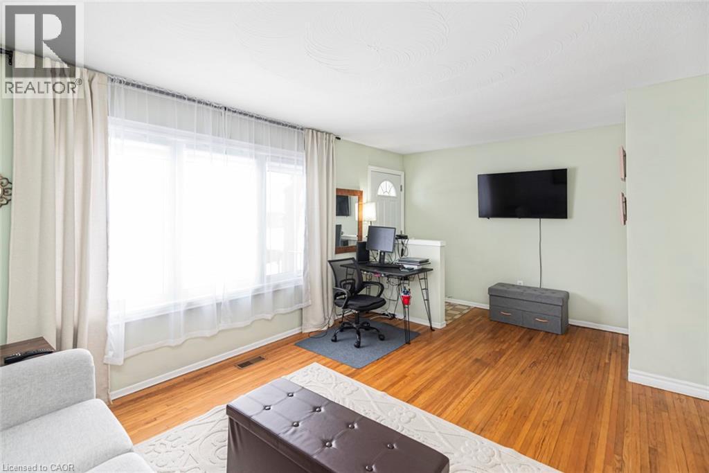 Office area with light wood-style floors and baseboards - 48 Riverdale Drive Unit# 2, Hamilton, ON - Indoor