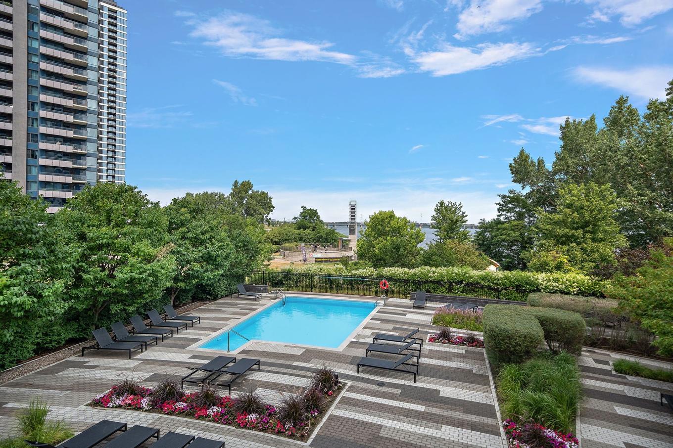 Pool - 803-299 Rue De La Rotonde, Montréal (Verdun/Île-Des-Soeurs), QC - Outdoor With In Ground Pool