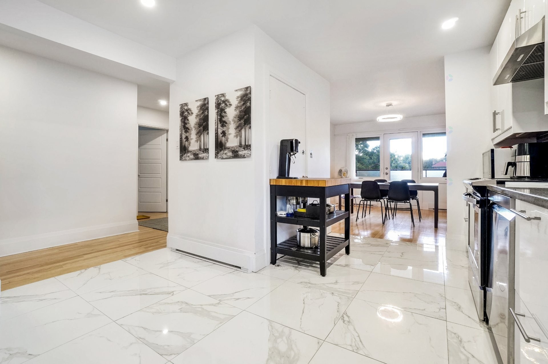 Cuisine - 2332 - 2334 Ch. De Dunkirk, Mont-Royal, QC - Indoor Photo Showing Kitchen