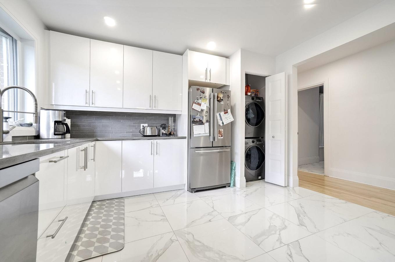 Cuisine - 2332 - 2334 Ch. De Dunkirk, Mont-Royal, QC - Indoor Photo Showing Kitchen