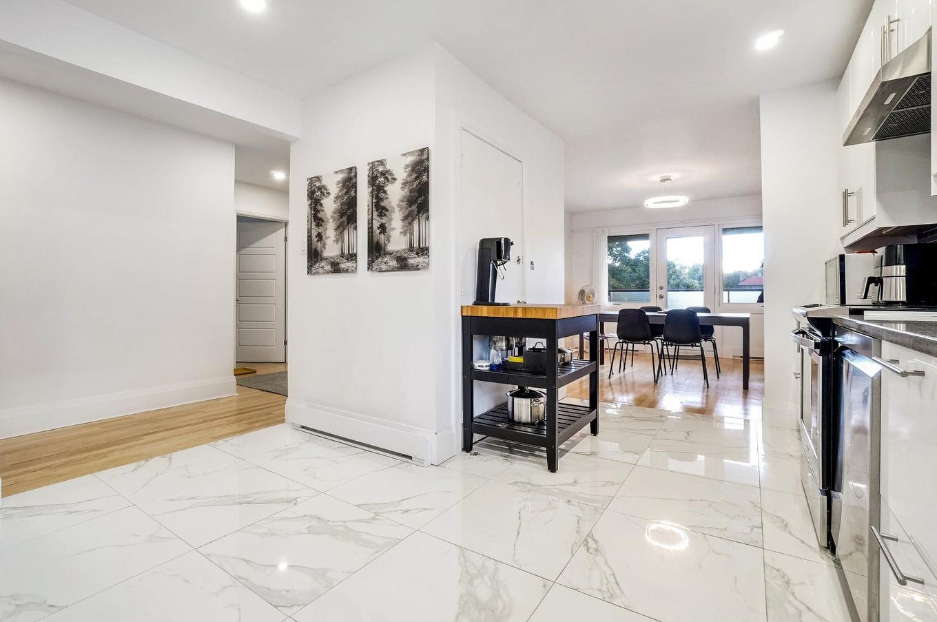 Cuisine - 2332 - 2334 Ch. De Dunkirk, Mont-Royal, QC - Indoor Photo Showing Kitchen