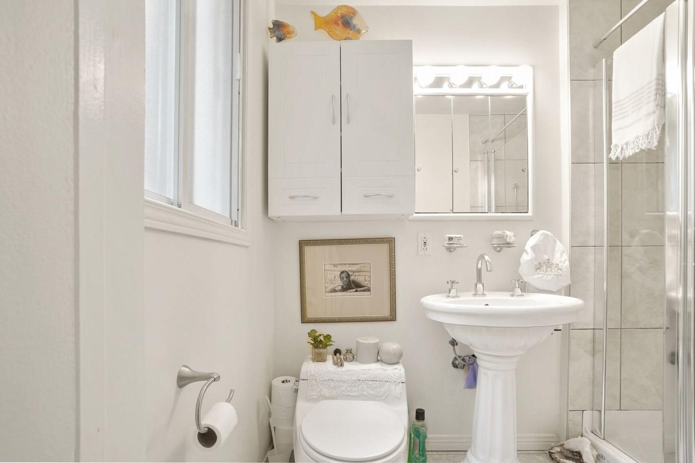 Salle de bains attenante à la CCP - 2332 - 2334 Ch. De Dunkirk, Mont-Royal, QC - Indoor Photo Showing Bathroom