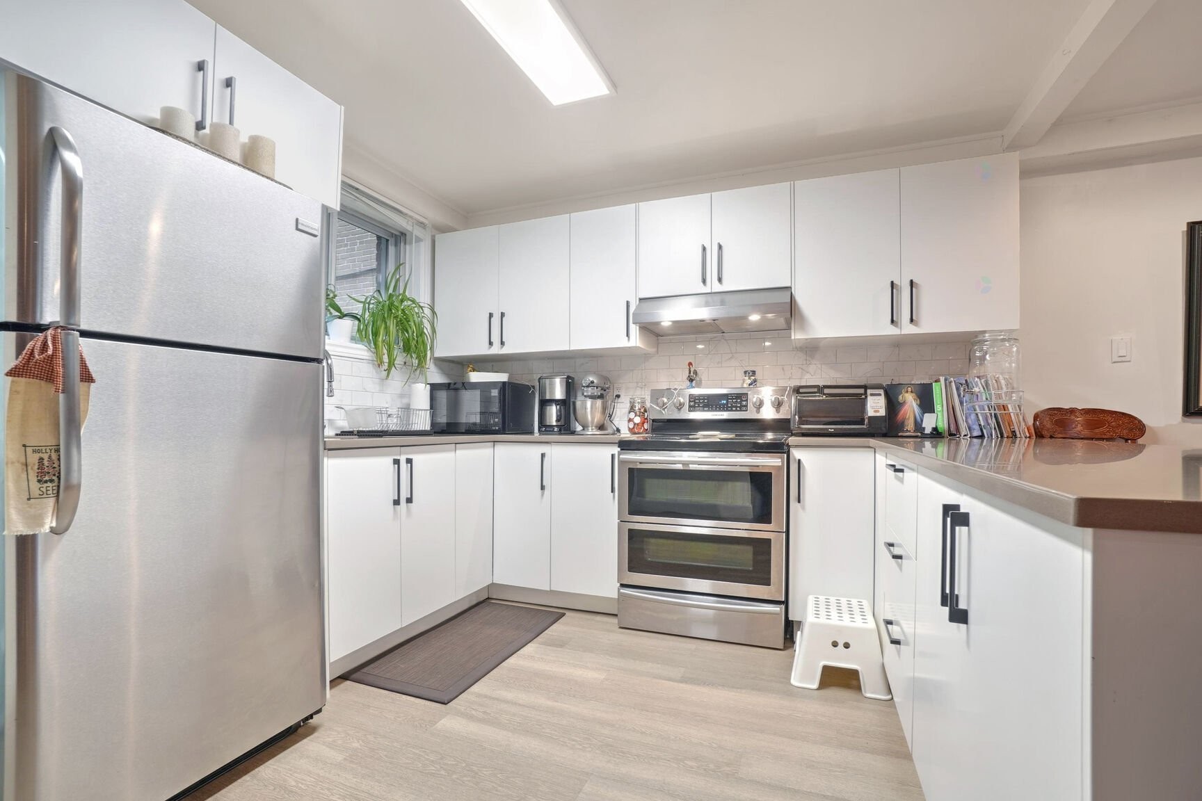 Cuisine - 2332 - 2334 Ch. De Dunkirk, Mont-Royal, QC - Indoor Photo Showing Kitchen