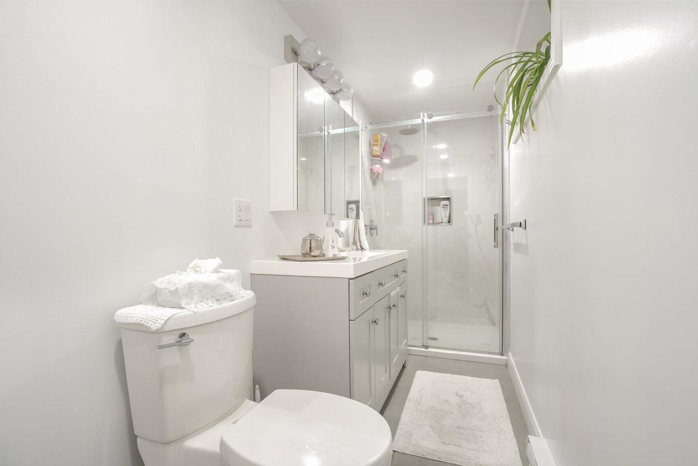 Salle de bains - 2332 - 2334 Ch. De Dunkirk, Mont-Royal, QC - Indoor Photo Showing Bathroom