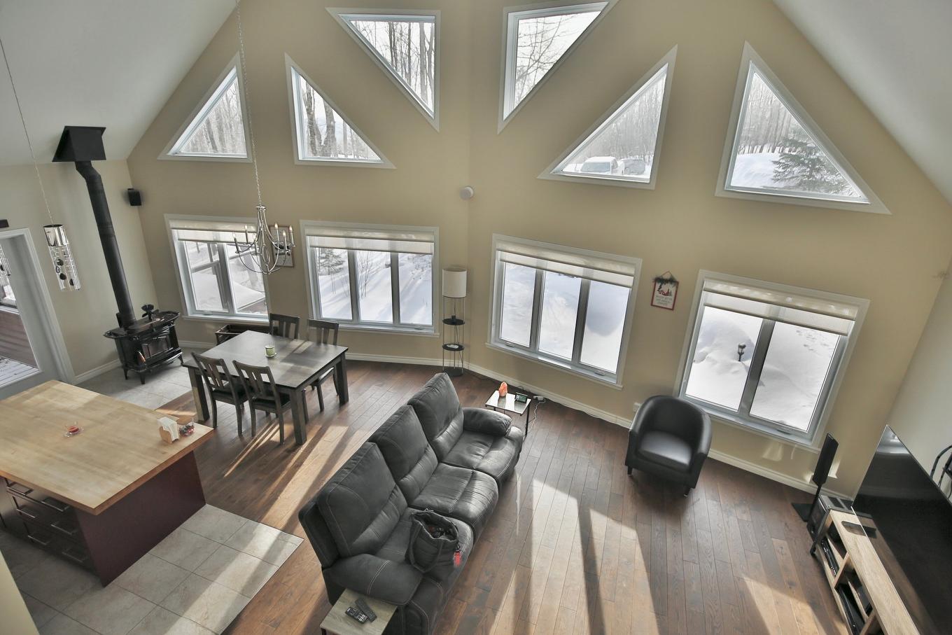 Vue d'ensemble - 34 Rue Desaulniers, Shefford, QC - Indoor Photo Showing Other Room