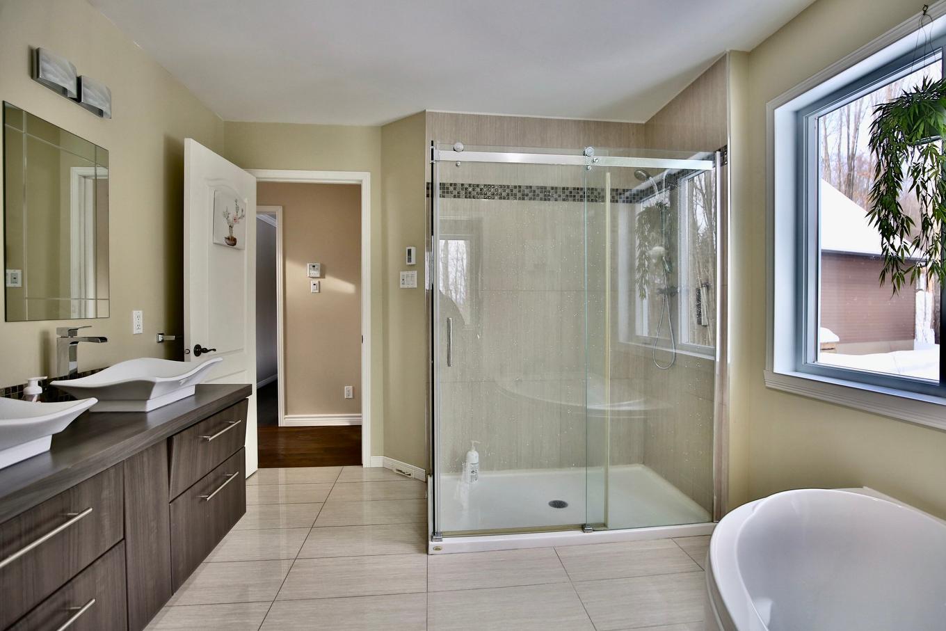 Salle de bains attenante à la CCP - 34 Rue Desaulniers, Shefford, QC - Indoor Photo Showing Bathroom