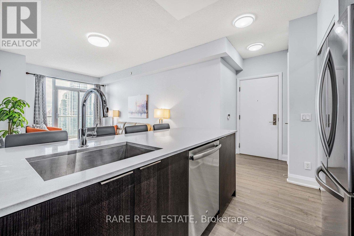2404 - 56 Annie Craig Drive, Toronto, ON - Indoor Photo Showing Kitchen