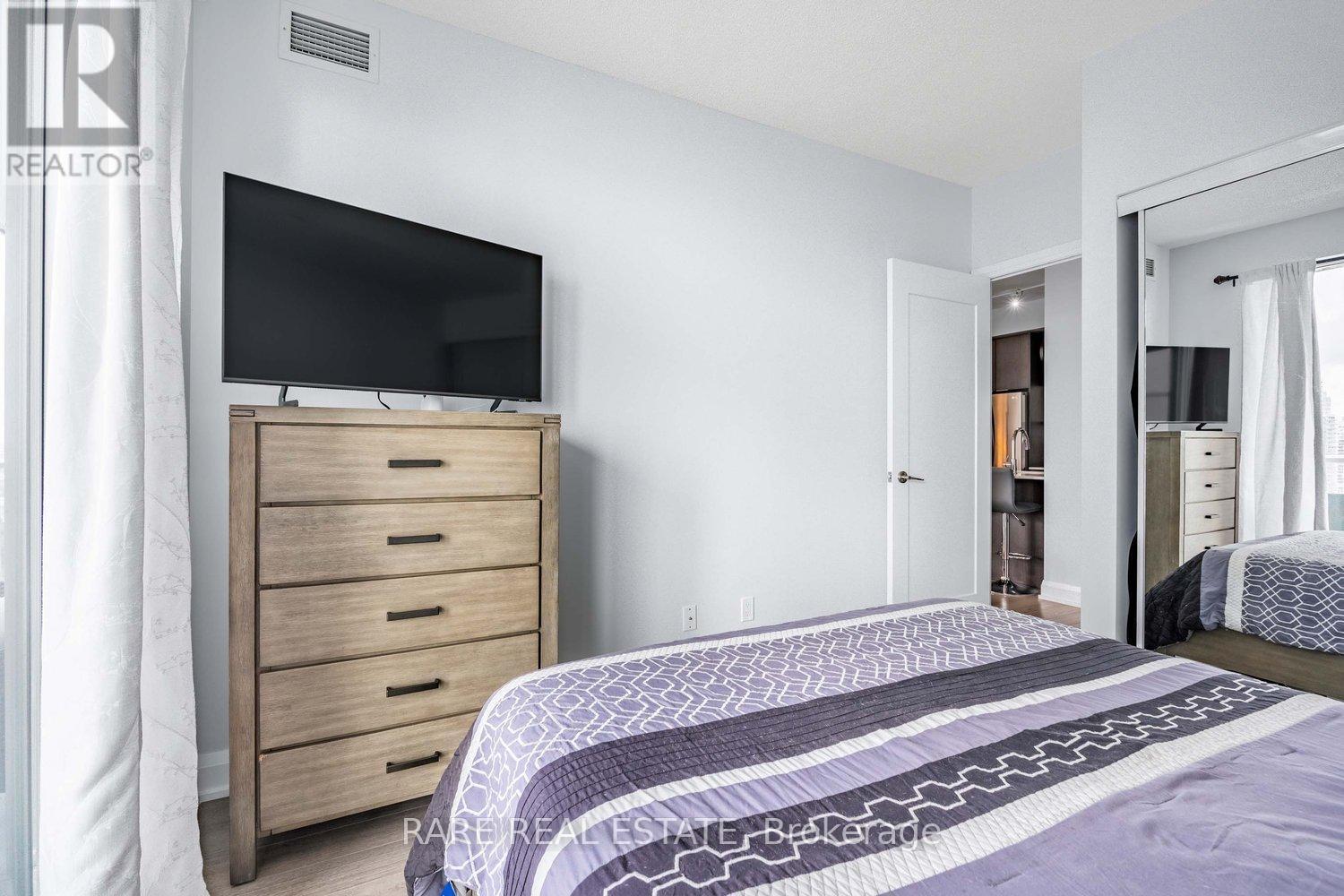 2404 - 56 Annie Craig Drive, Toronto, ON - Indoor Photo Showing Bedroom