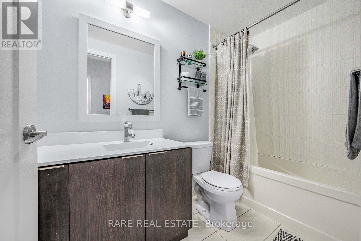 2404 - 56 Annie Craig Drive, Toronto, ON - Indoor Photo Showing Bathroom