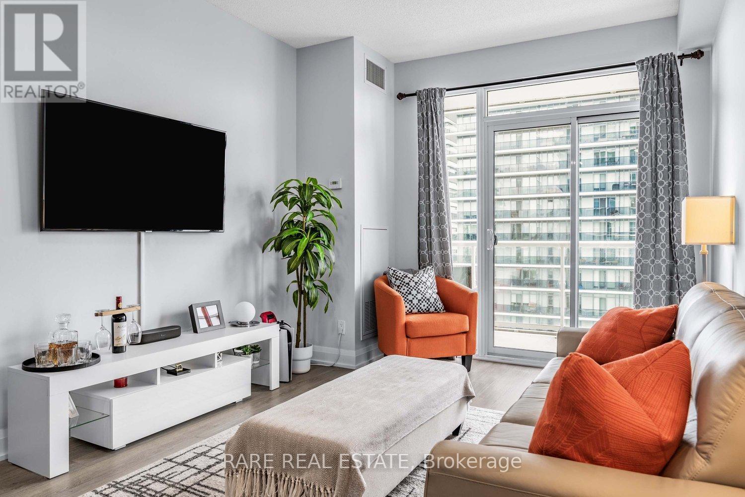 2404 - 56 Annie Craig Drive, Toronto, ON - Indoor Photo Showing Living Room