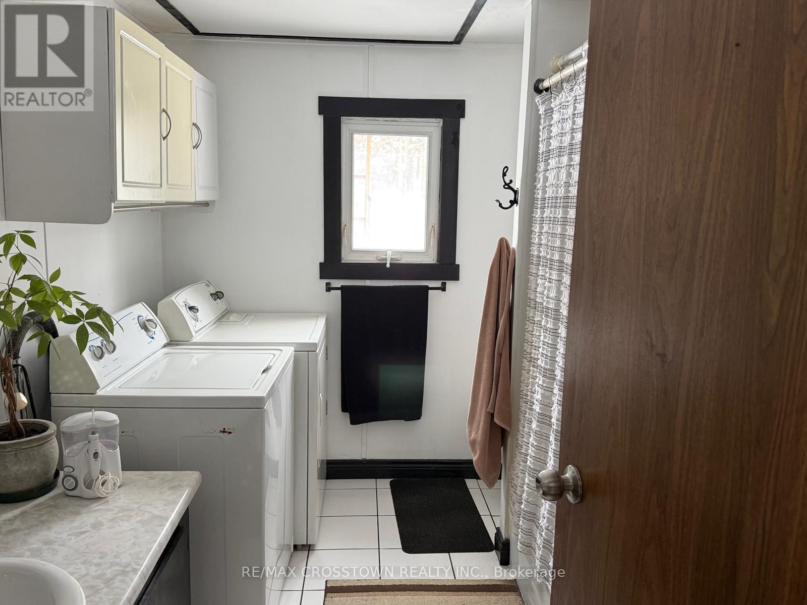 510 South Horn Lake Road, Armour, ON - Indoor Photo Showing Laundry Room