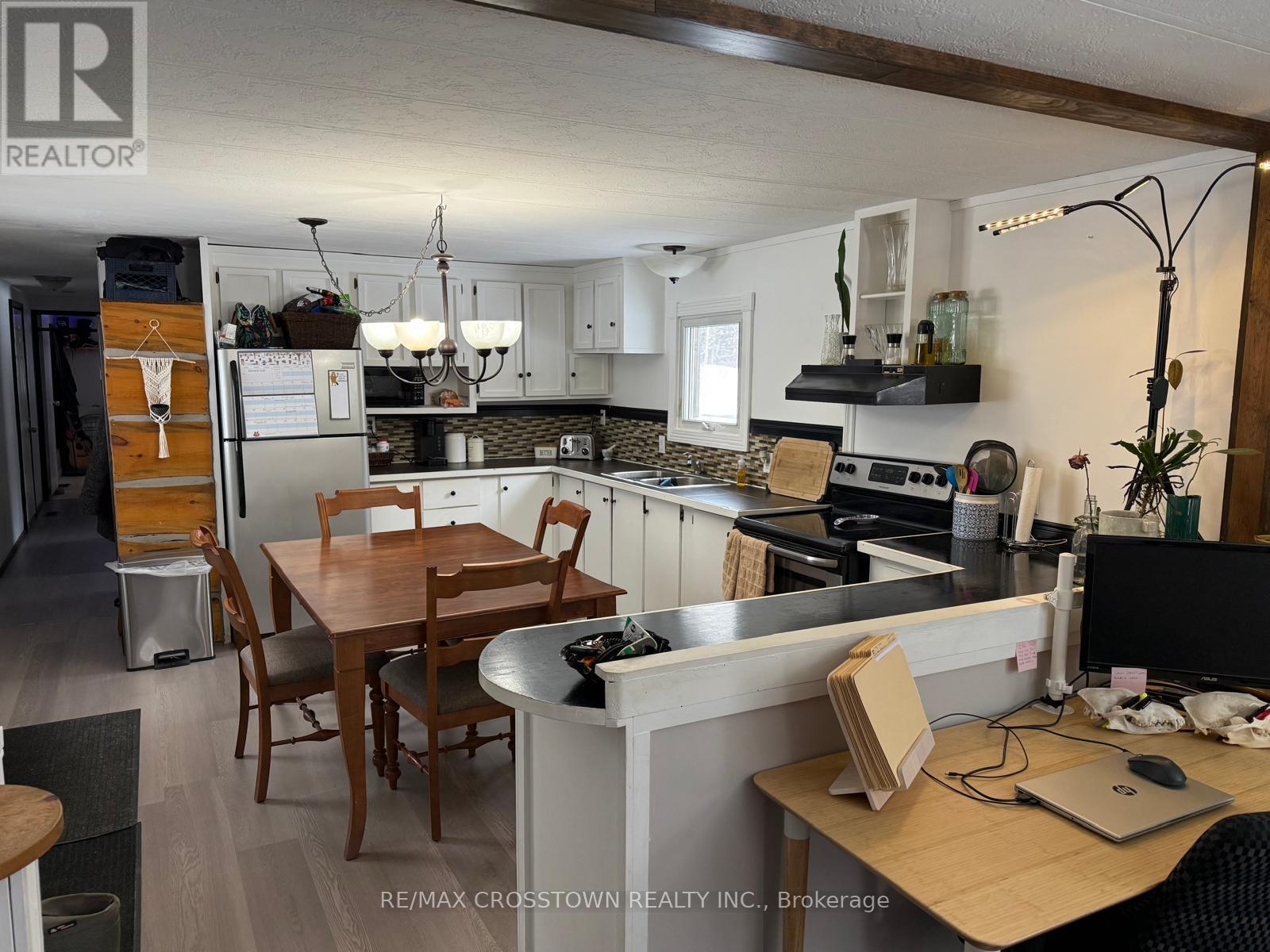 510 South Horn Lake Road, Armour, ON - Indoor