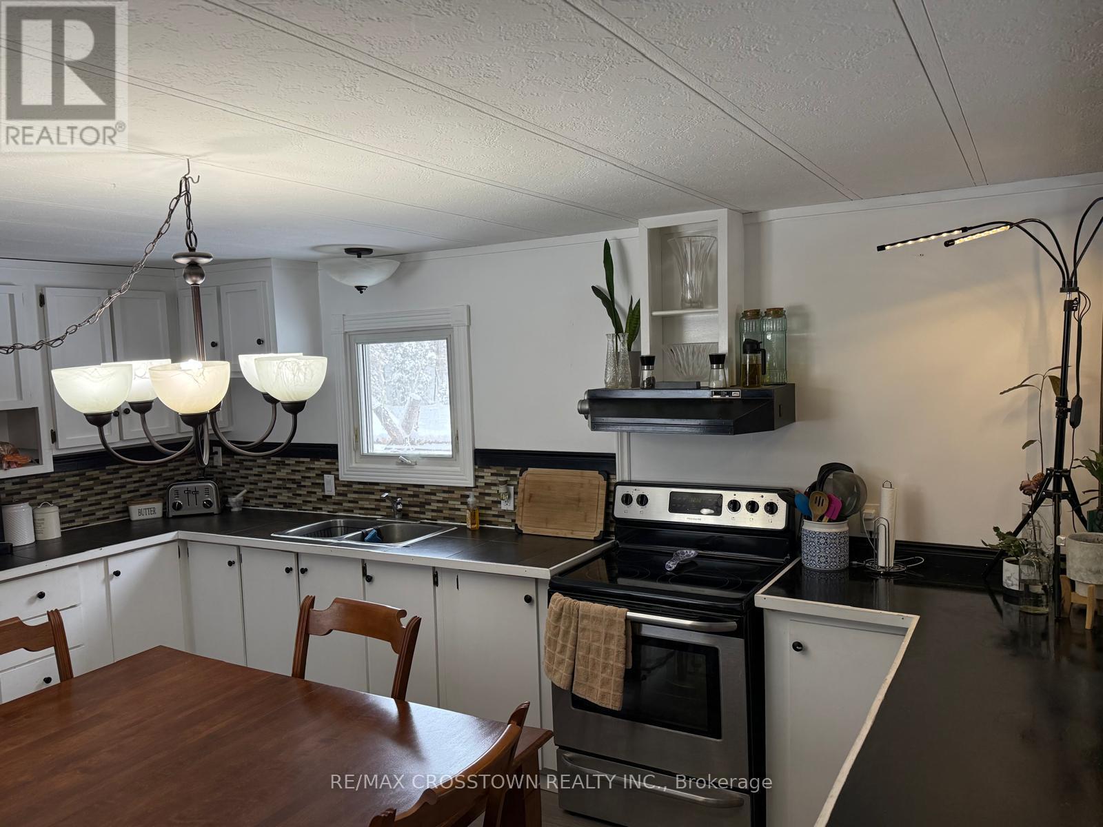 510 South Horn Lake Road, Armour, ON - Indoor Photo Showing Kitchen With Double Sink