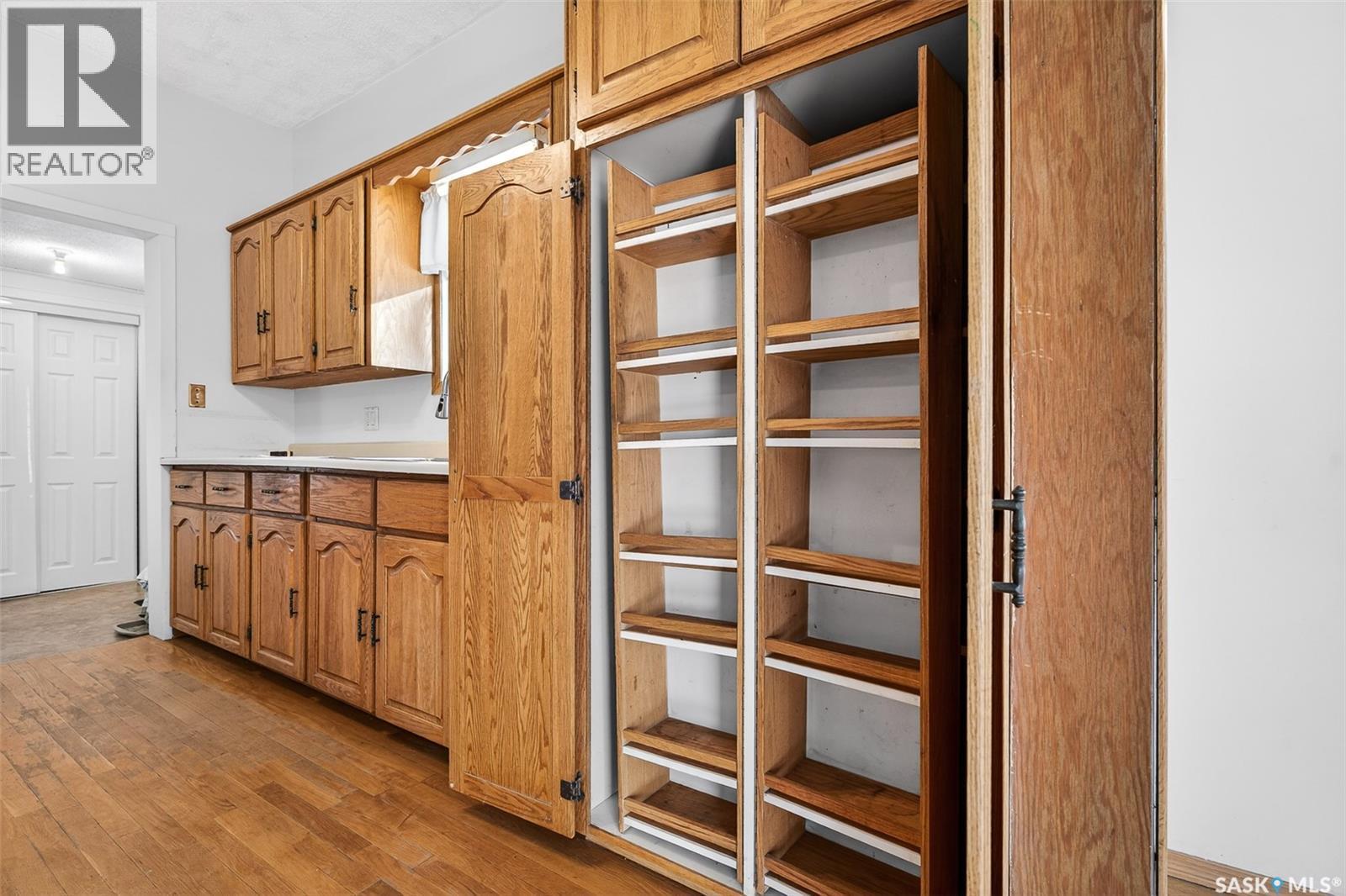 222 Lillooet Street W, Moose Jaw, SK - Indoor