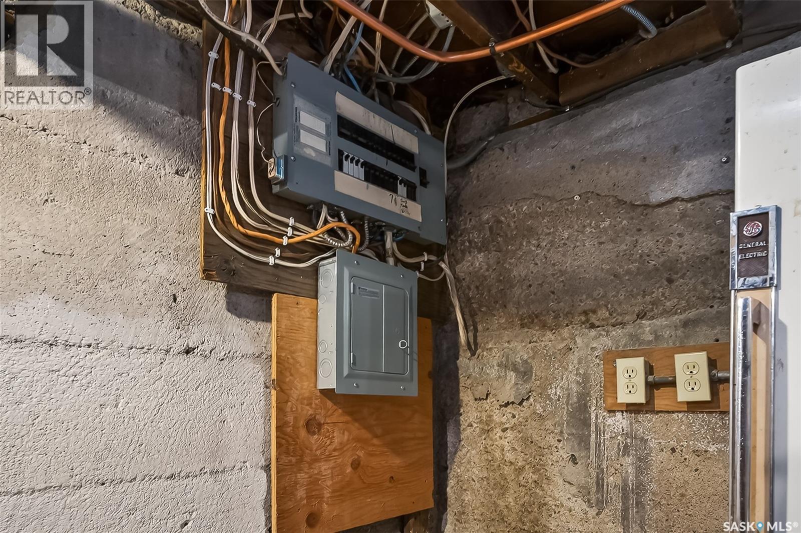 222 Lillooet Street W, Moose Jaw, SK - Indoor Photo Showing Basement