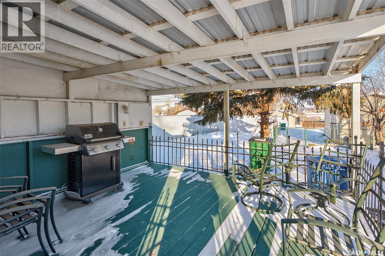 222 Lillooet Street W, Moose Jaw, SK - Outdoor