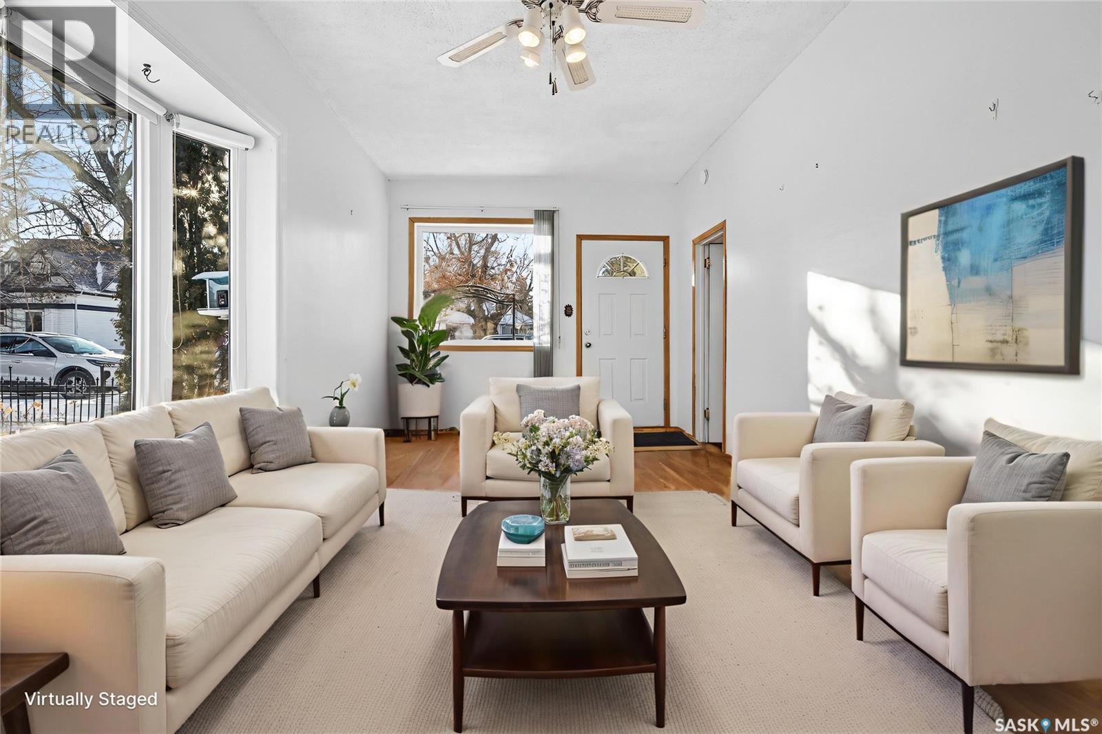 222 Lillooet Street W, Moose Jaw, SK - Indoor Photo Showing Living Room