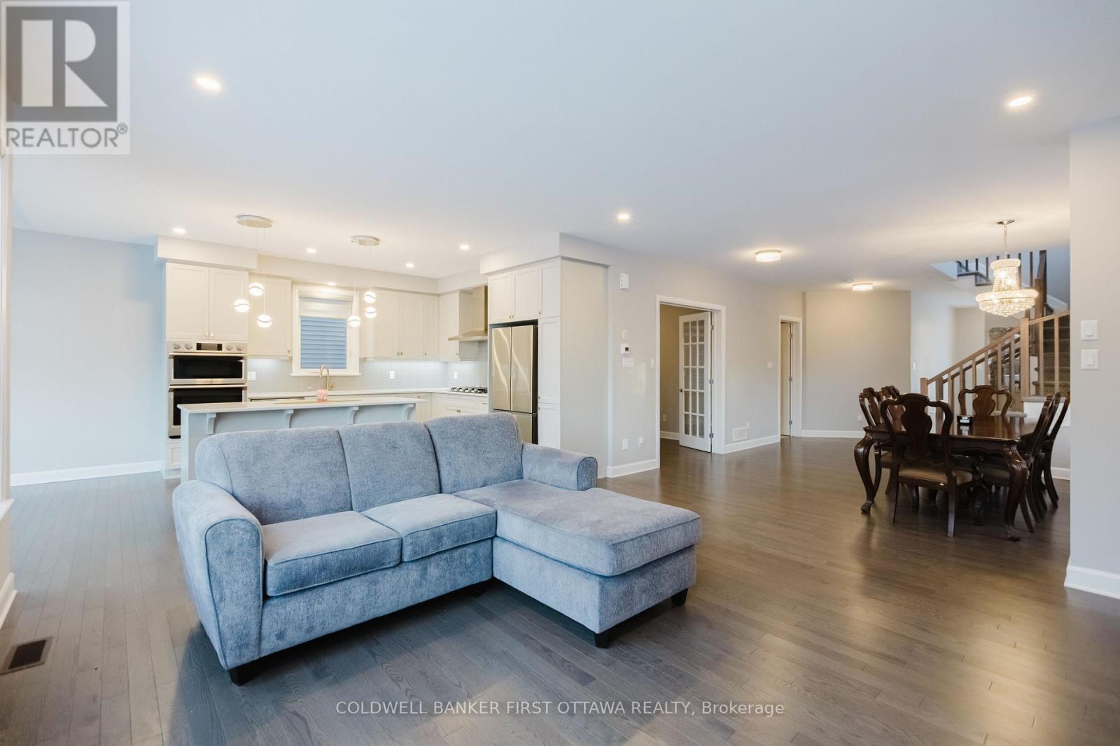 896 Sendero Way, Ottawa, ON - Indoor Photo Showing Living Room