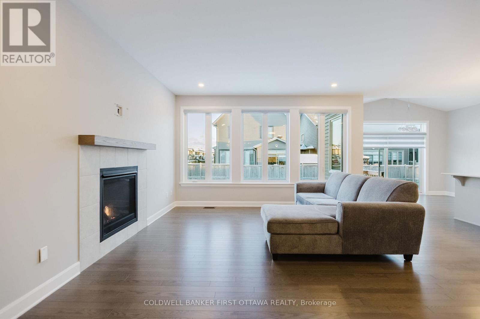 Living Space - 896 Sendero Way, Ottawa, ON - Indoor Photo Showing Living Room With Fireplace