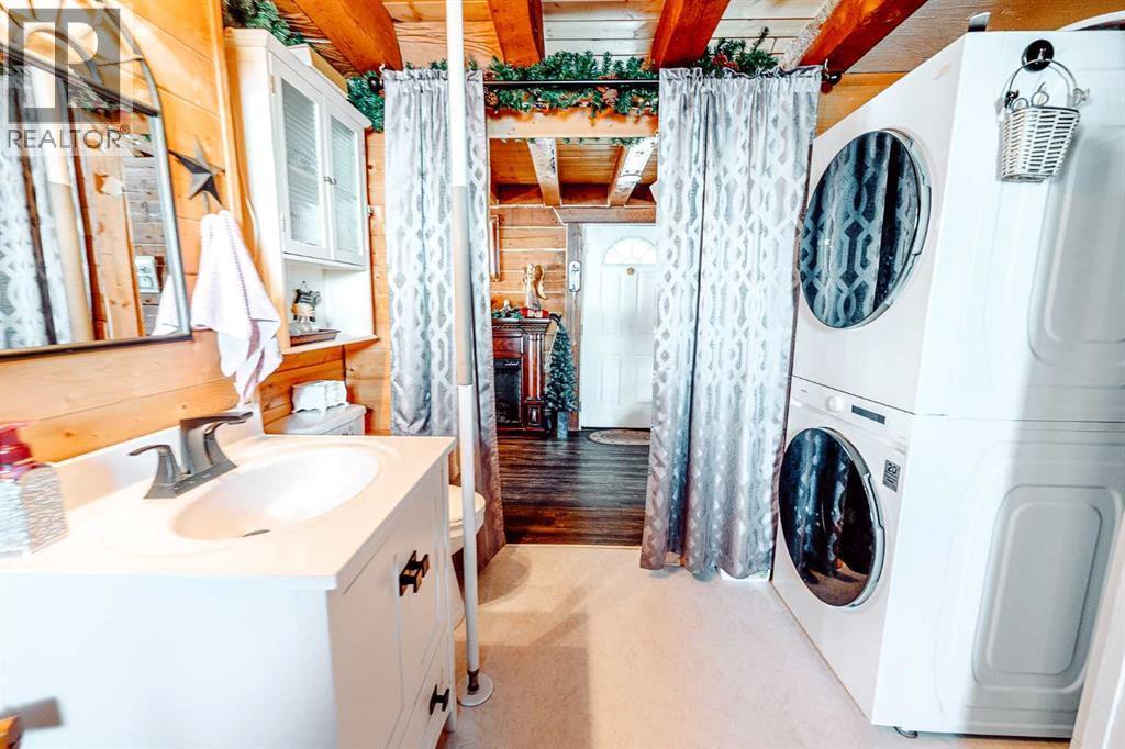 11401 800 Township, Rural Saddle Hills County, AB - Indoor Photo Showing Laundry Room
