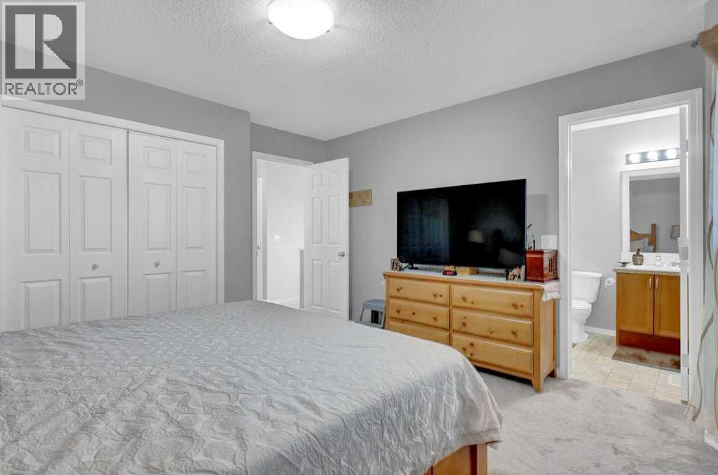 241 Covemeadow Road Ne, Calgary, AB - Indoor Photo Showing Bedroom