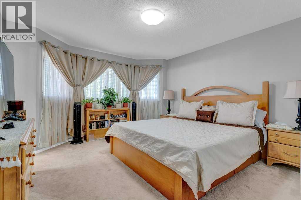 241 Covemeadow Road Ne, Calgary, AB - Indoor Photo Showing Bedroom