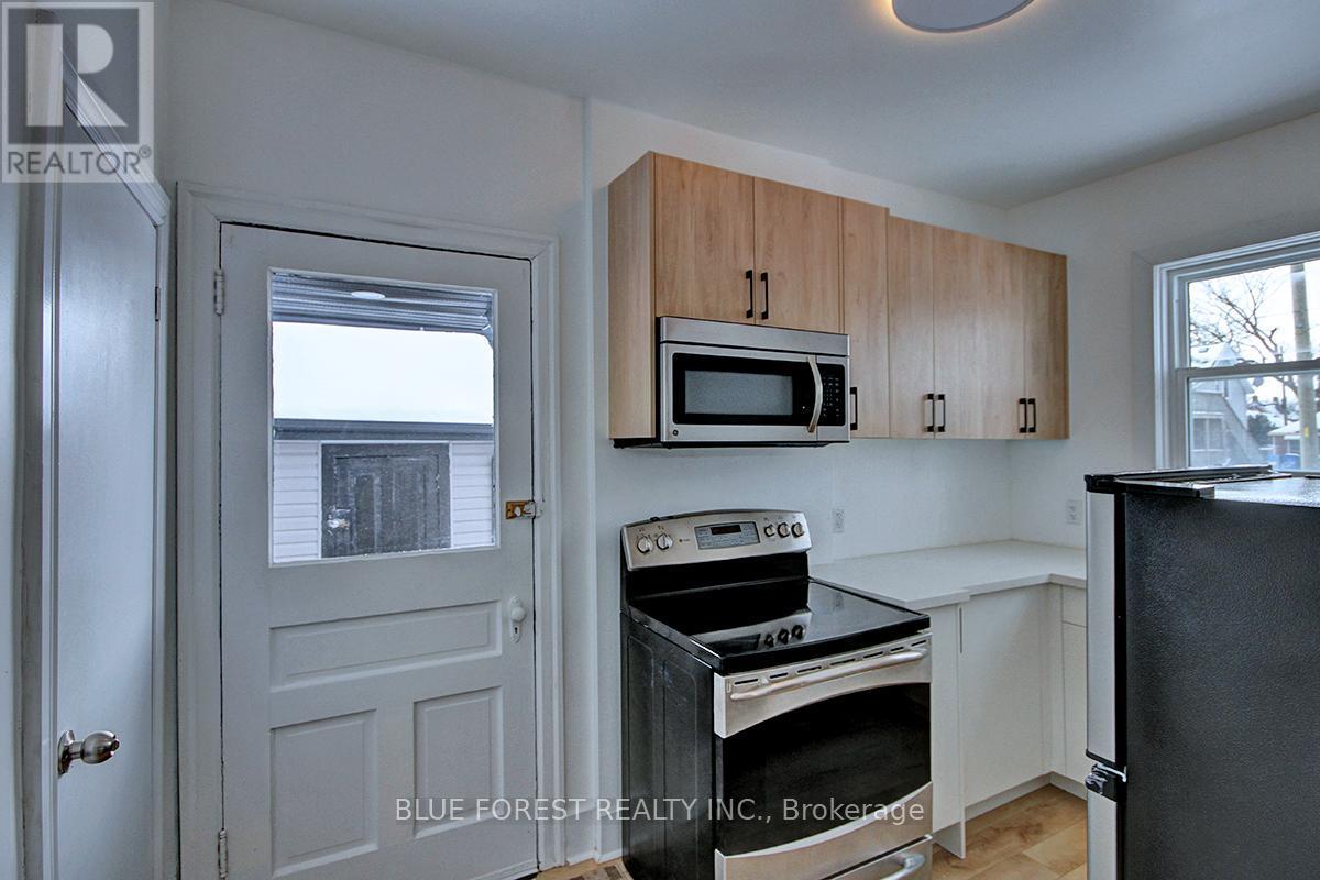 22 Cross Street, Chatham-Kent (Chatham), ON - Indoor Photo Showing Kitchen