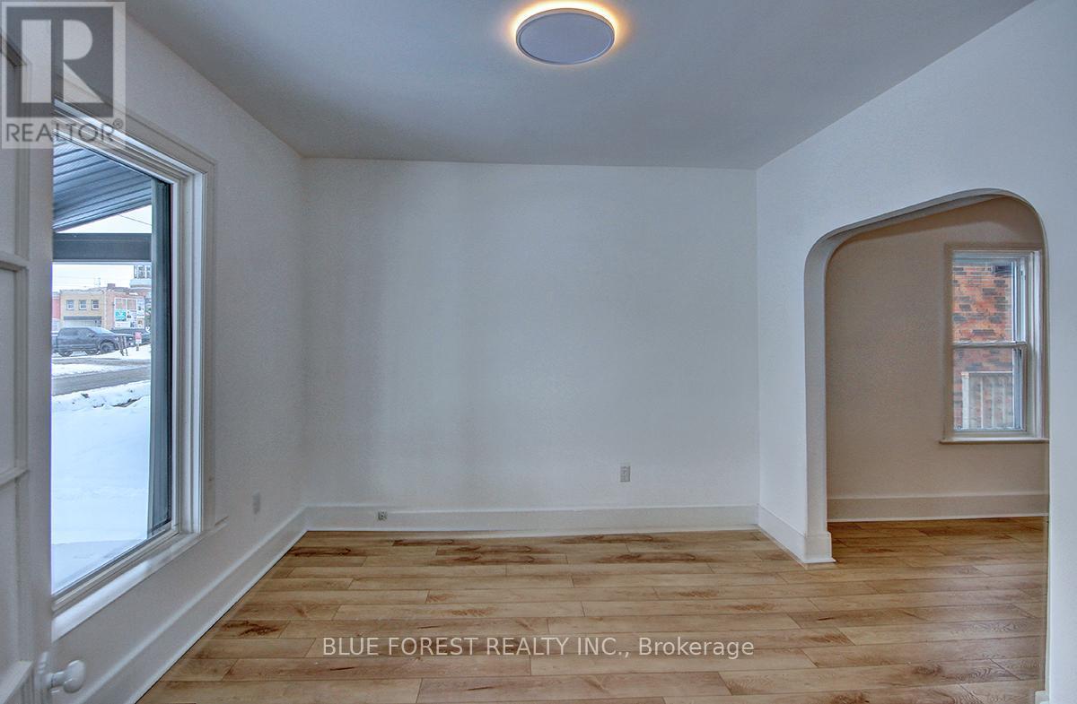 22 Cross Street, Chatham-Kent (Chatham), ON - Indoor Photo Showing Other Room