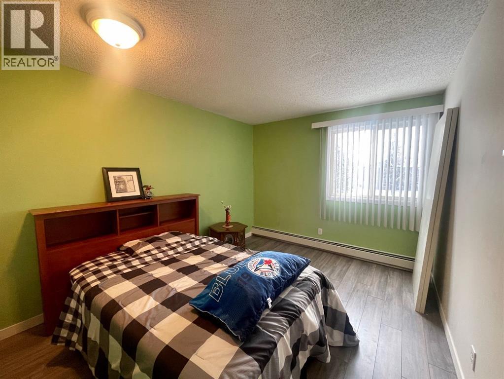 205A, 5611 10 Avenue, Edson, AB - Indoor Photo Showing Bedroom