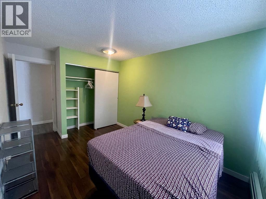 205A, 5611 10 Avenue, Edson, AB - Indoor Photo Showing Bedroom