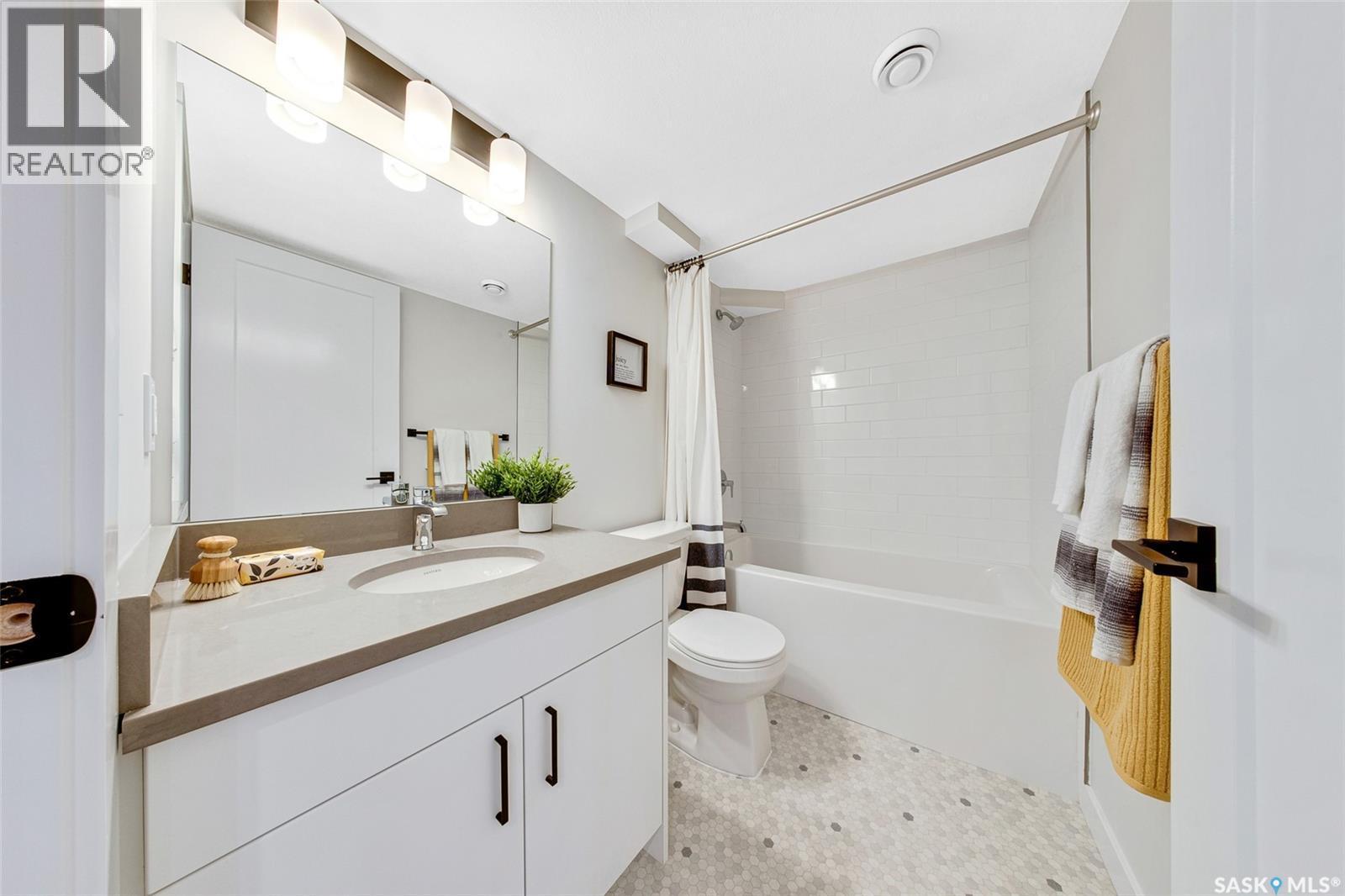 230 Leskiw Lane, Saskatoon, SK - Indoor Photo Showing Bathroom