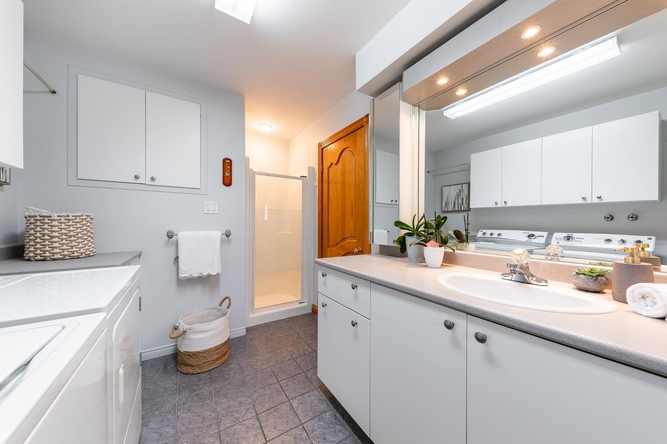 Salle de bains - 110 Rue Martel, Chambly, QC - Indoor Photo Showing Bathroom