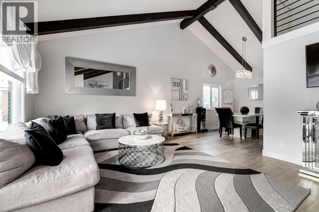 16 Woodgate Close Sw, Calgary, AB - Indoor Photo Showing Living Room