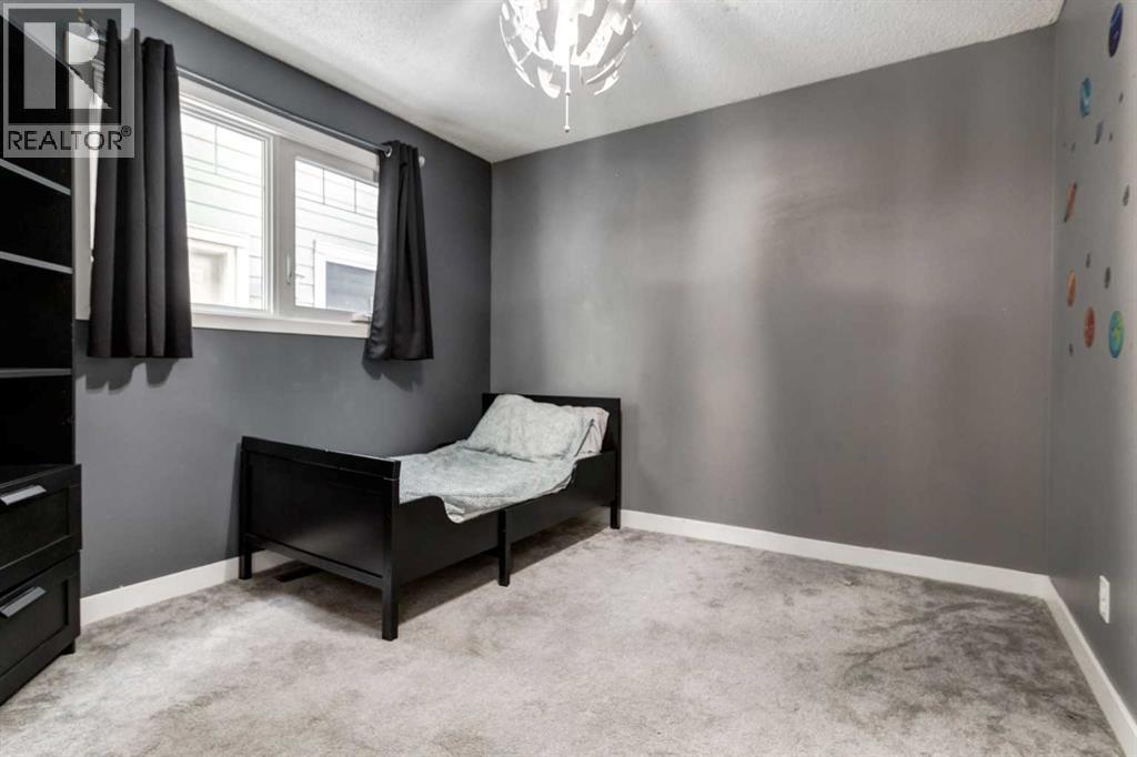 16 Woodgate Close Sw, Calgary, AB - Indoor