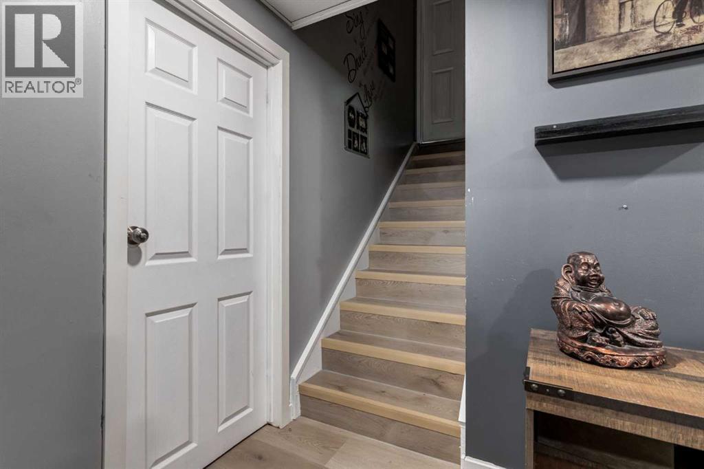 16 Woodgate Close Sw, Calgary, AB - Indoor Photo Showing Other Room