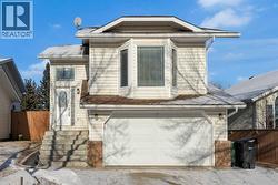 40 Hunters Gate Okotoks, AB T0L 1T4