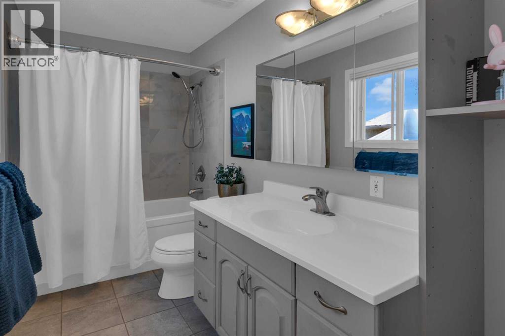 PRIMARY ENSUITE - 40 Hunters Gate, Okotoks, AB - Indoor Photo Showing Bathroom