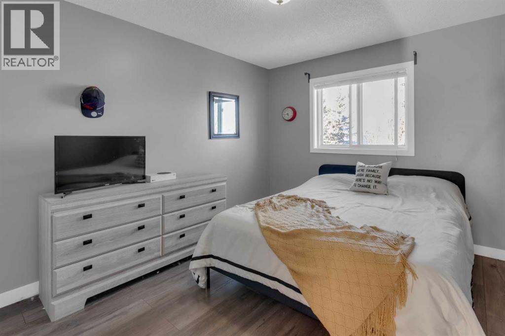 BEDROOM 2 - 40 Hunters Gate, Okotoks, AB - Indoor Photo Showing Bedroom