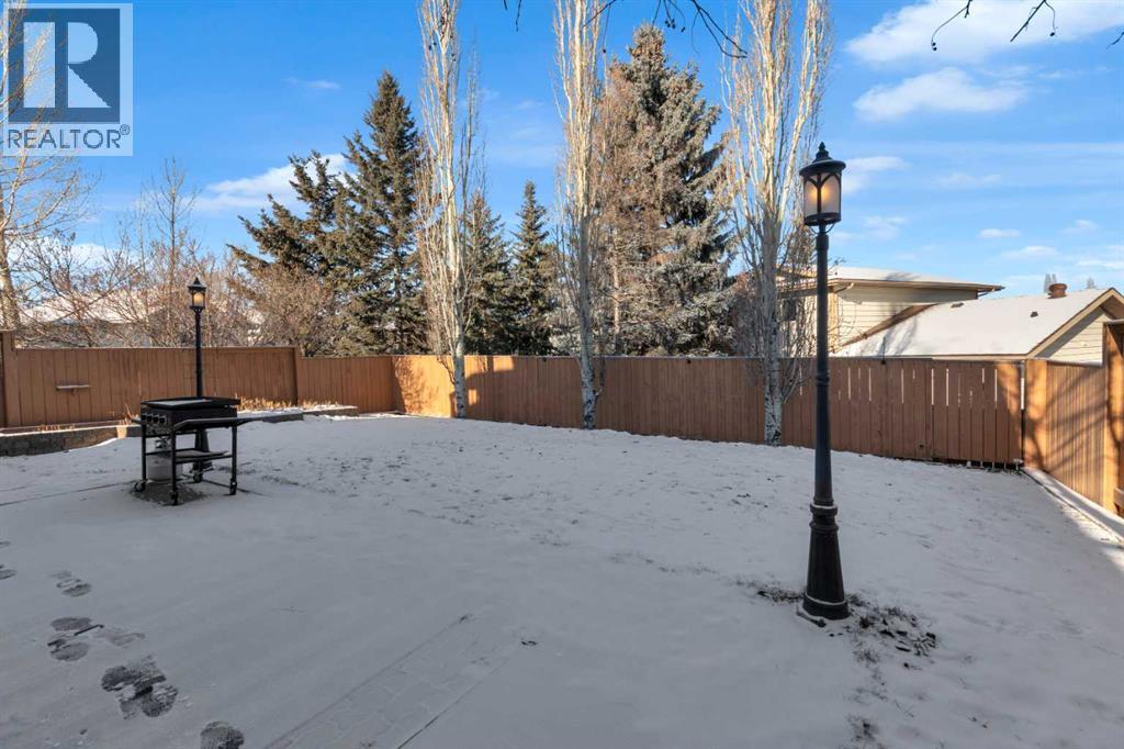 HUGE YARD - 40 Hunters Gate, Okotoks, AB - Outdoor