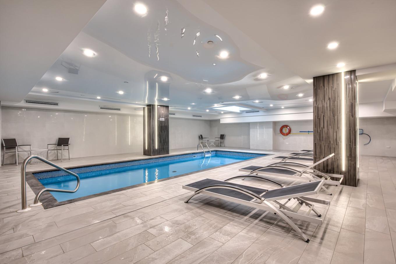 Pool - 808-1188 Av. Union, Montréal (Ville-Marie), QC - Indoor Photo Showing Other Room With In Ground Pool