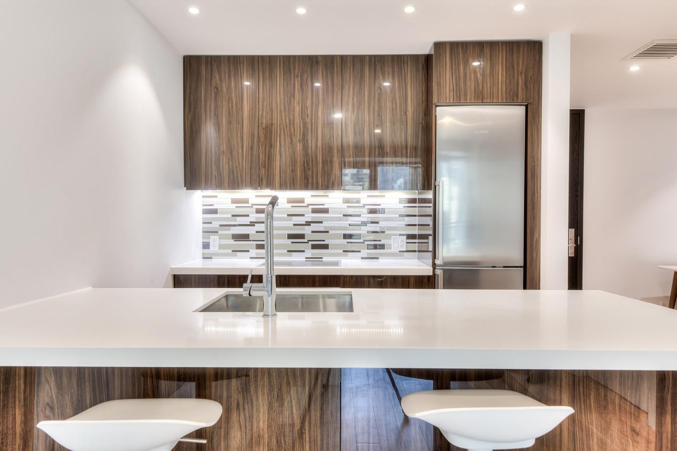 Kitchen - 808-1188 Av. Union, Montréal (Ville-Marie), QC - Indoor Photo Showing Kitchen With Double Sink With Upgraded Kitchen