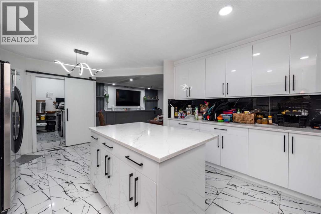 Main Kitchen - 133 Woodbrook Road Sw, Calgary, AB - Indoor Photo Showing Kitchen