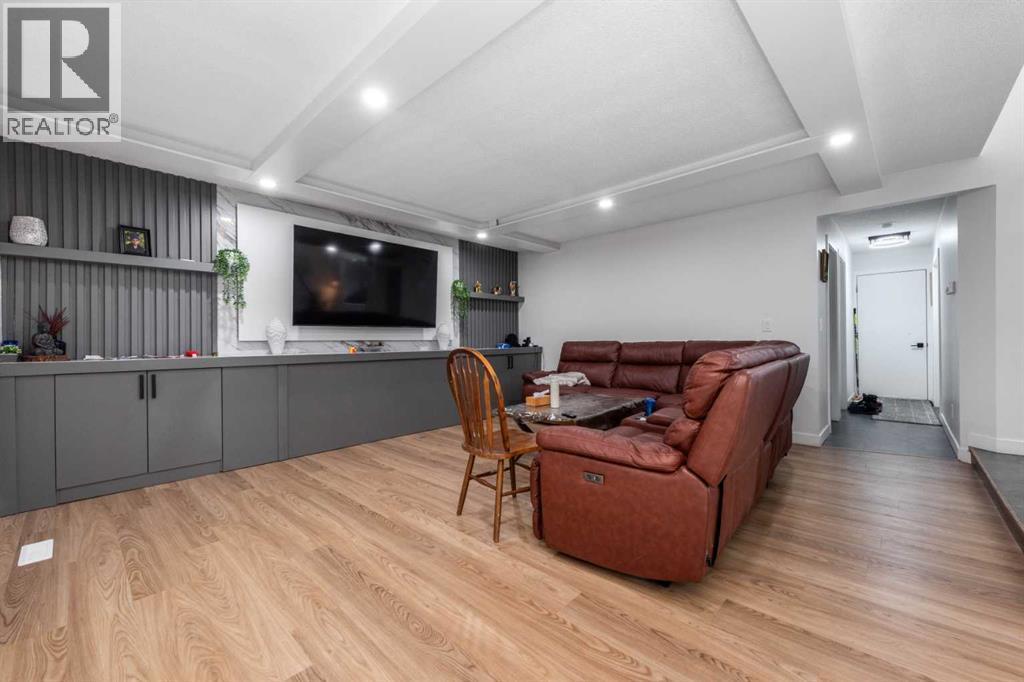 133 Woodbrook Road Sw, Calgary, AB - Indoor