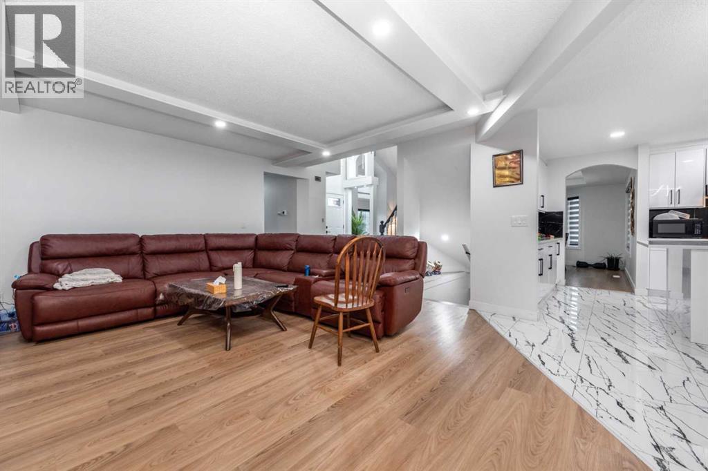 133 Woodbrook Road Sw, Calgary, AB - Indoor Photo Showing Living Room