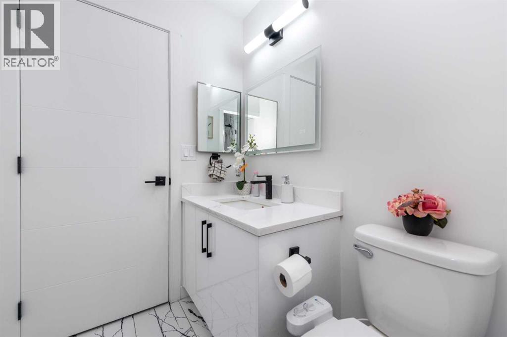 133 Woodbrook Road Sw, Calgary, AB - Indoor Photo Showing Bathroom