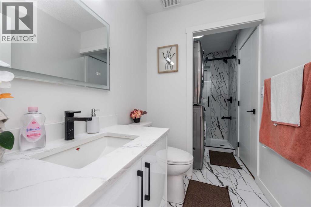 133 Woodbrook Road Sw, Calgary, AB - Indoor Photo Showing Bathroom