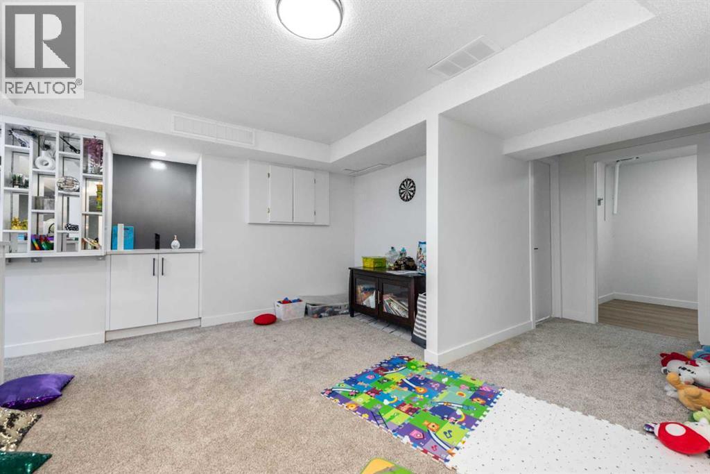 133 Woodbrook Road Sw, Calgary, AB - Indoor