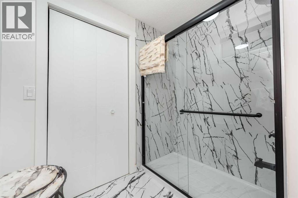 133 Woodbrook Road Sw, Calgary, AB - Indoor Photo Showing Bathroom