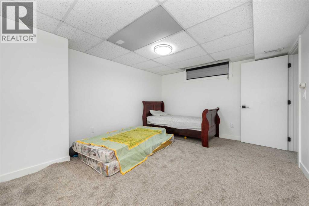 133 Woodbrook Road Sw, Calgary, AB - Indoor