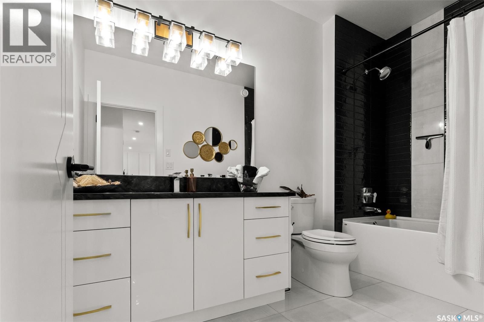 Grandview Trail, Corman Park Rm No. 344, SK - Indoor Photo Showing Bathroom